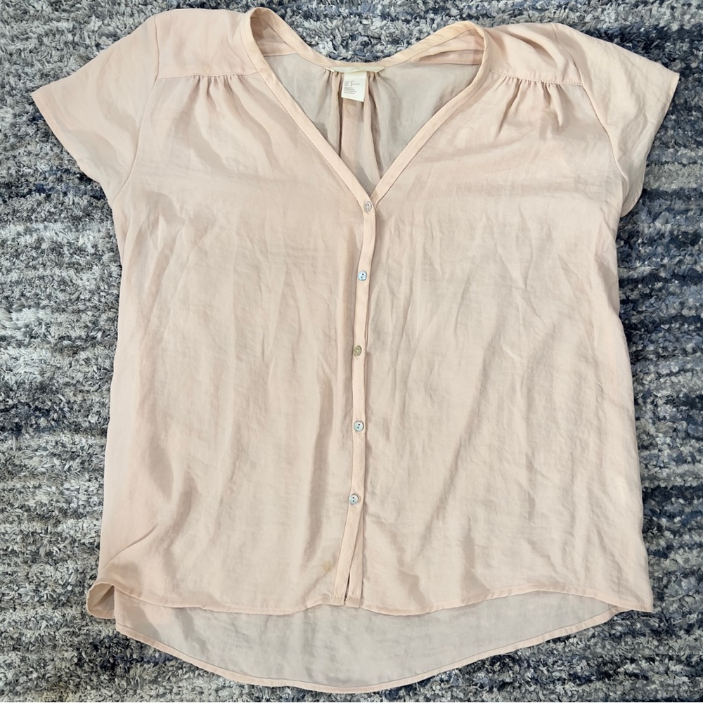 H&M | Short- Sleeve Button Down Blush Blouse (Size 8)